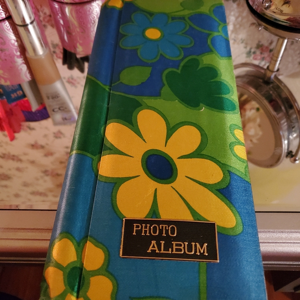 VINTAGE MCM PHOTO ALBUM. RETRO!!